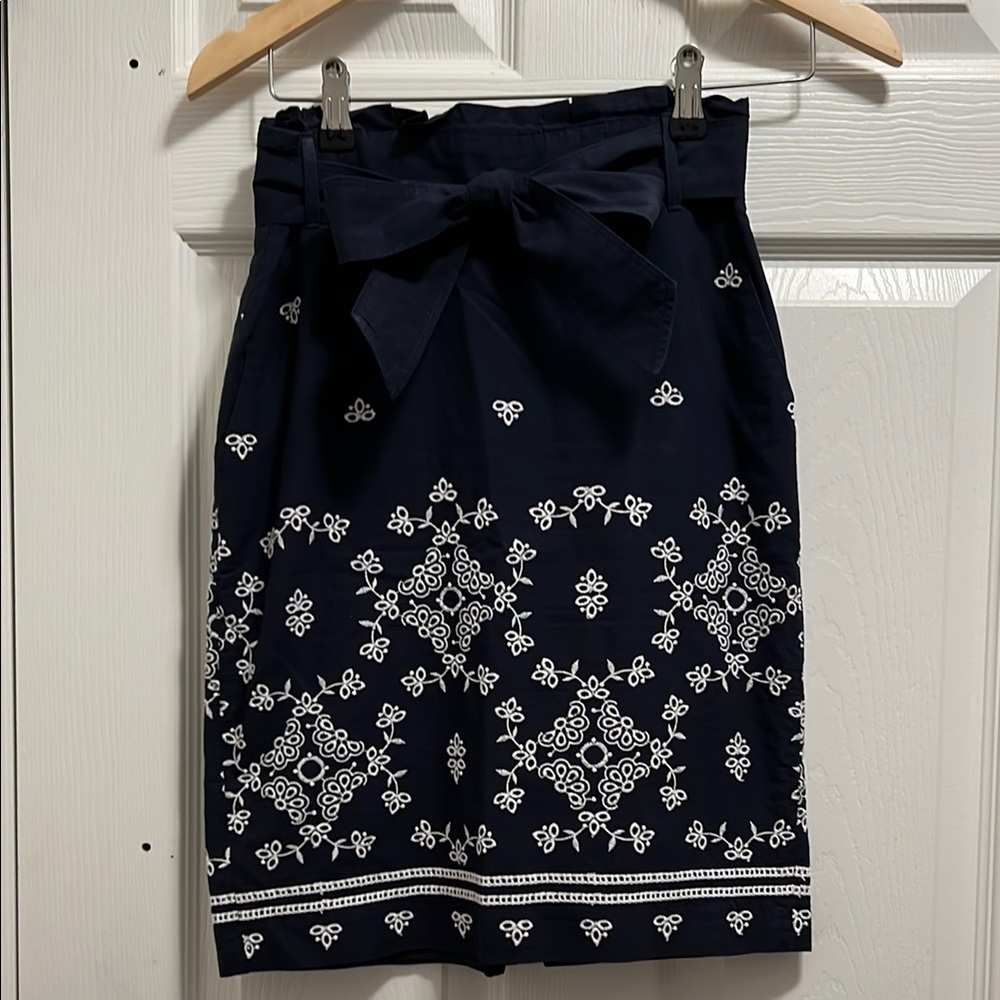Ann Taylor Navy and White Eyelet Embroidered Tie Front Skirt